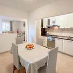 Apartmán 2 Bedroom Lovely In *