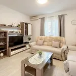 2 Bedroom Lovely In *