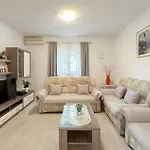 2 Bedroom Lovely In