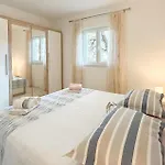 2 Bedroom Lovely In *