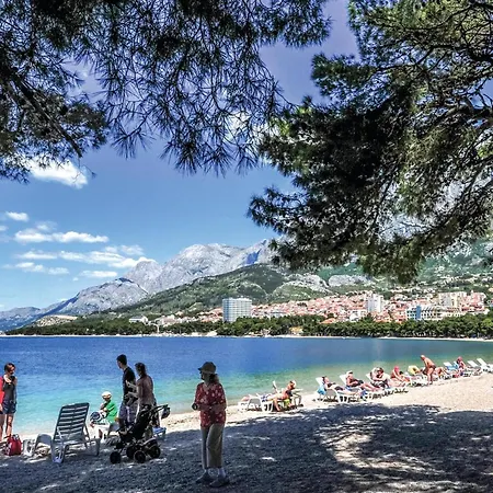 2 Bedroom Lovely In Apartmán Veliko Brdo (Makarska)